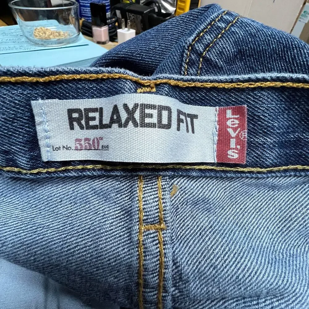 Levis Mens 550 Relaxed Fit Size 36 x 34 Medium Wash Denim Jeans 100% Cotton